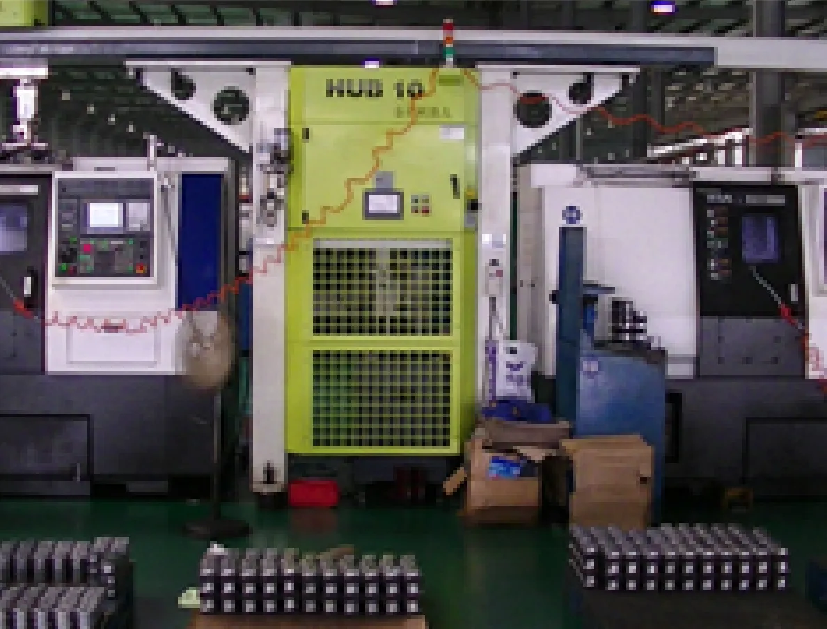 オートローダー付ＣＮＣ旋盤(ロボット搭載)